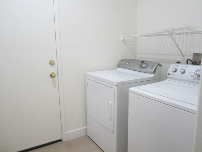 Building Photo - HIDDEN SPRINGS HACIENDA