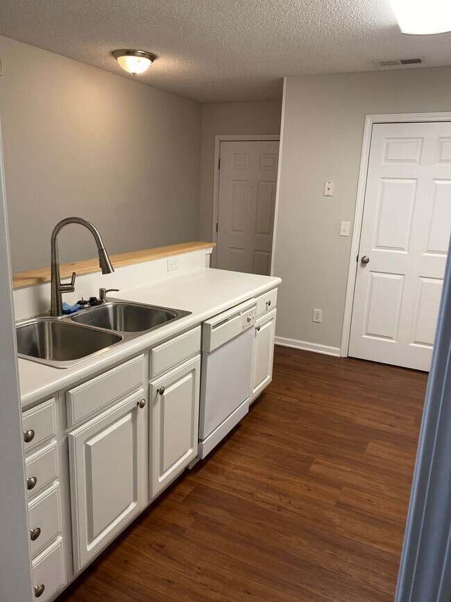 Building Photo - H5010-2