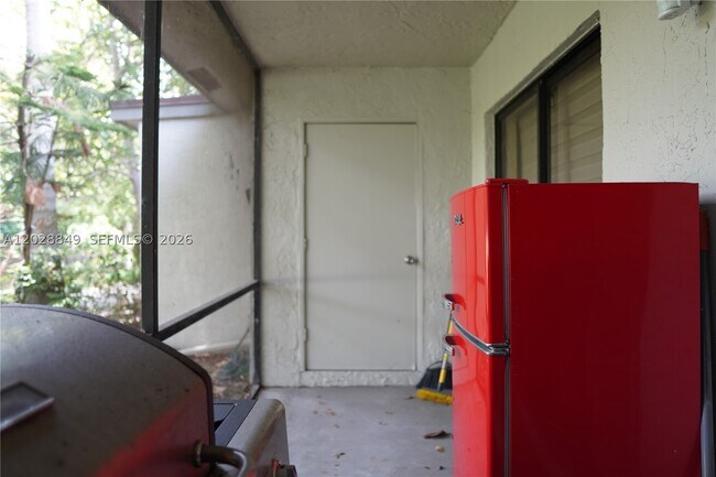 Building Photo - 453 Lakeview Dr