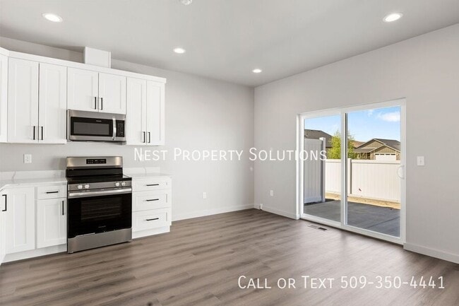 Building Photo - 370 Ivy St NE