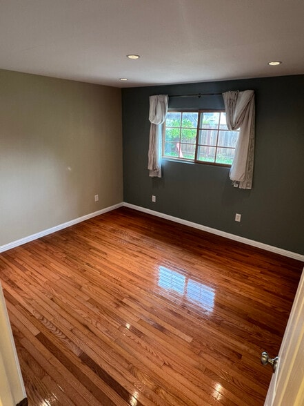 Building Photo - 451 Dale Rd