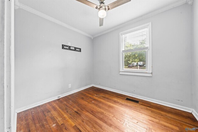 Building Photo - 805 W Arbor Dr NW