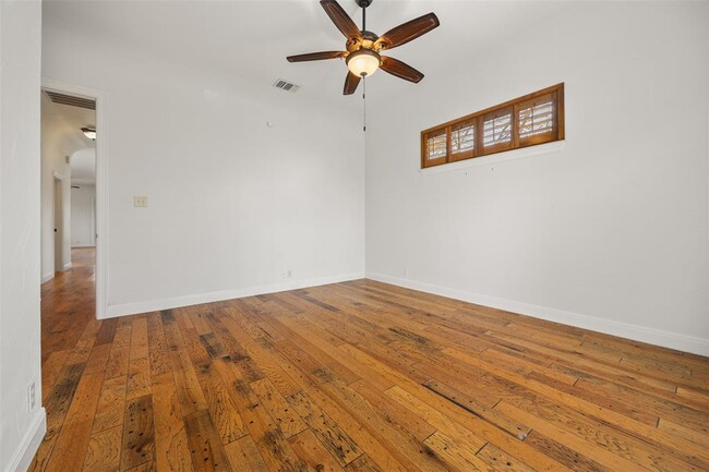 Building Photo - 322 Lake Placid Dr