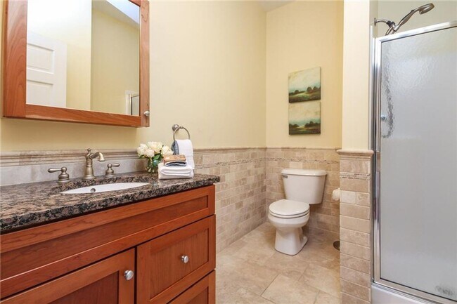 Building Photo - **Providence/ Eastside Fox Point - 2 bed 2...
