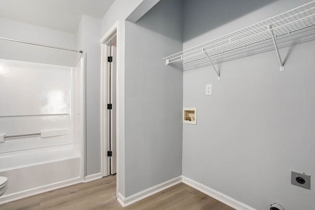 Building Photo - Newly Renovated 4/3 Near Beltline!
