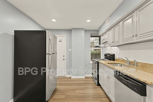 Building Photo - 1033 5th St NE