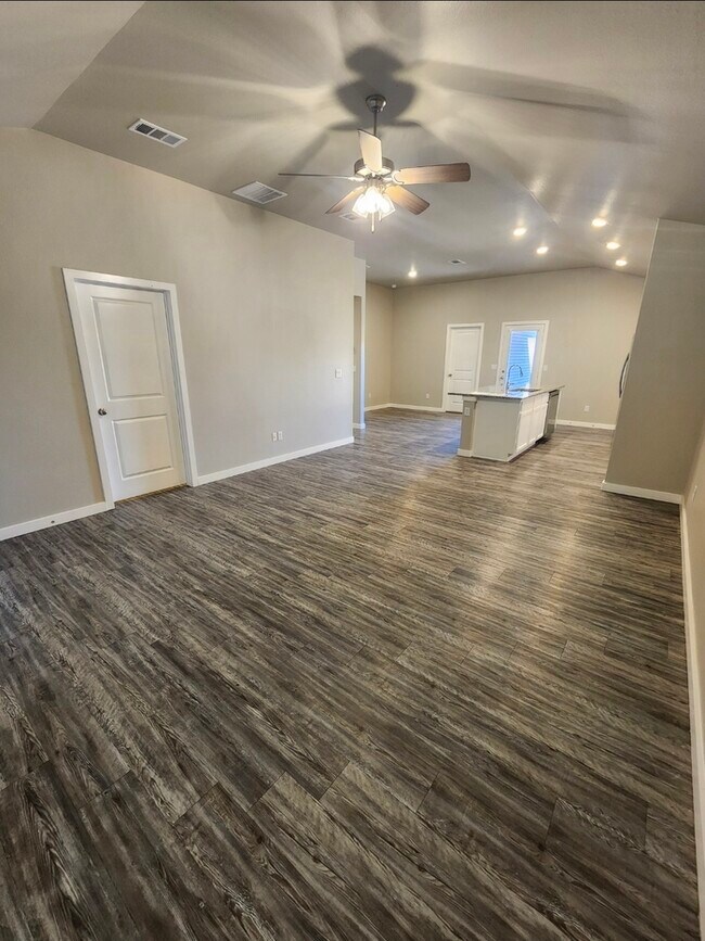 Building Photo - 3 bed 2 bath home in Lone Star Trails! 2 car garage