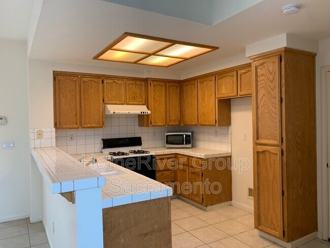 Building Photo - 202 Red Oak Ct