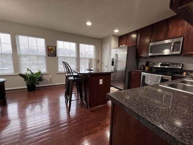 Building Photo - 239 Raven Run