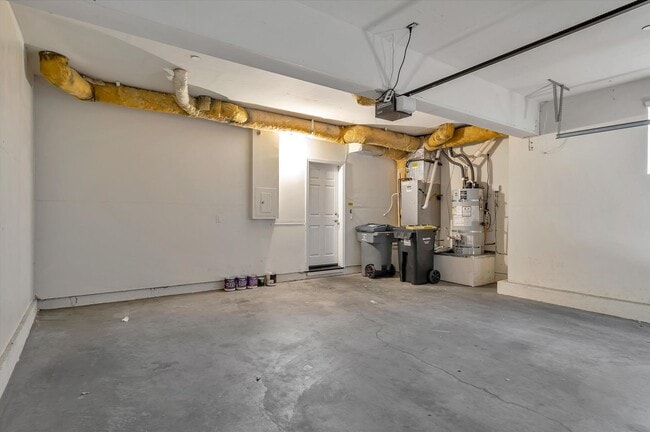 Building Photo - 581 Bridgeport Terrace