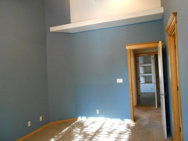 Building Photo - 1021 SW Crosscut Ct