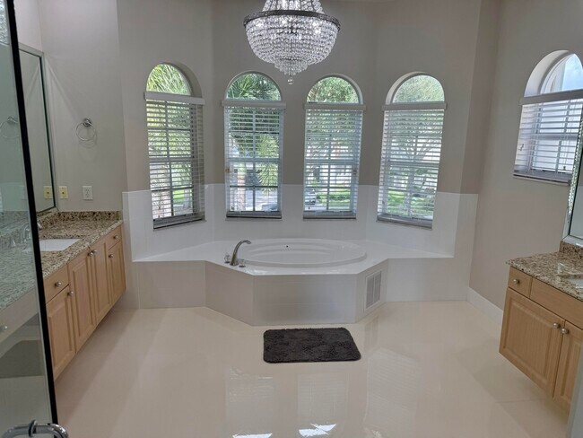 Building Photo - 6509 Stonehurst Cir