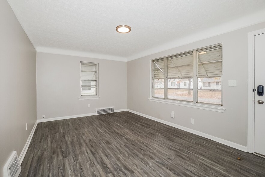 Building Photo - 15413 Fernway Dr