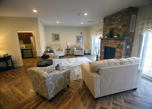 Building Photo - 2 Regency Village Way