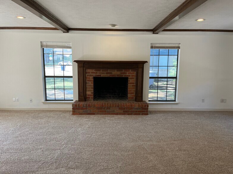 Building Photo - 6928 Walling Ln