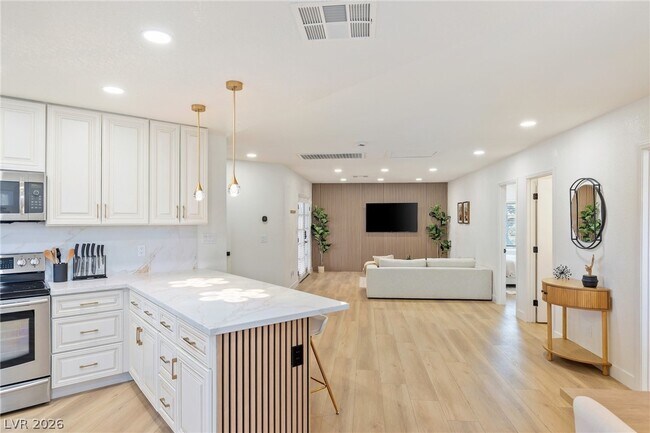 Building Photo - 4045 W Mardon Ave