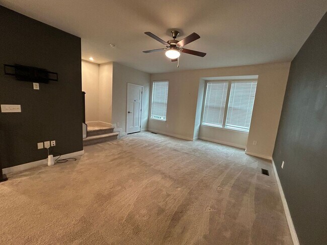 Building Photo - Welcome to our 3 Bedroom Townhome in Norfo...