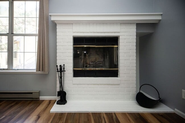 Building Photo - 3565 Windmill Dr