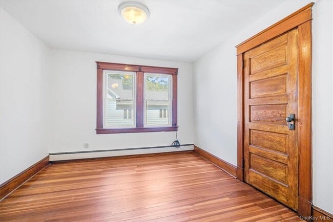 Building Photo - 3245 Albany Post Rd