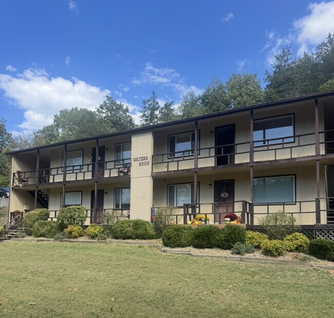 Building Photo - Welcome to your new home near the heart of...