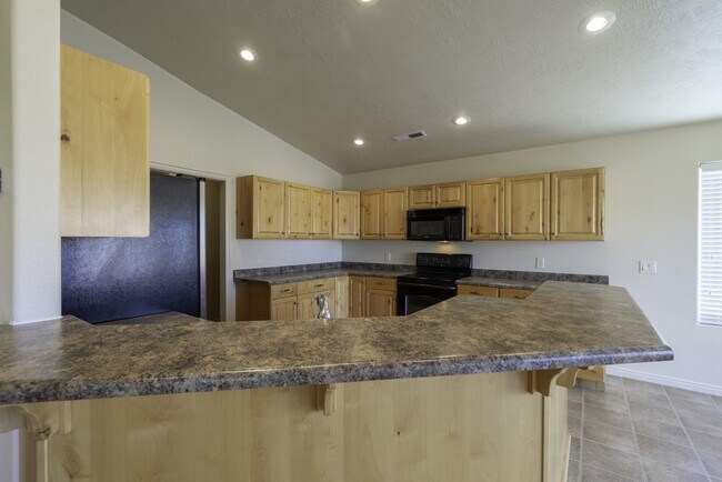 Building Photo - 4 Bedroom in Amber Estates - New LVP Floor...