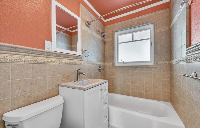 Building Photo - 3BD, 3BA Home Near Central Park with Bonus Casita