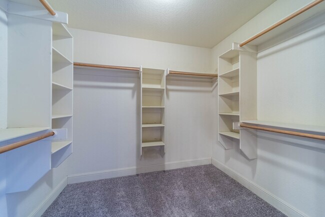 Building Photo - 3205 SW Briar Creek Ave