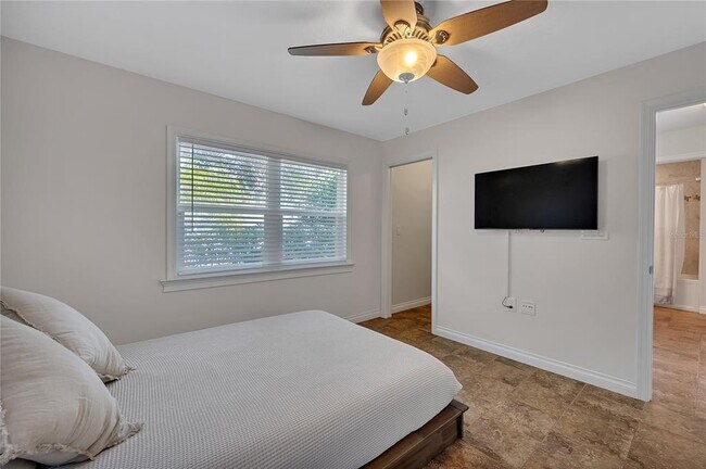 Building Photo - 2411 Nassau St