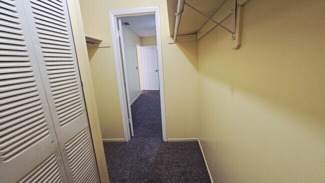 Building Photo - 1715 Bentley Blvd