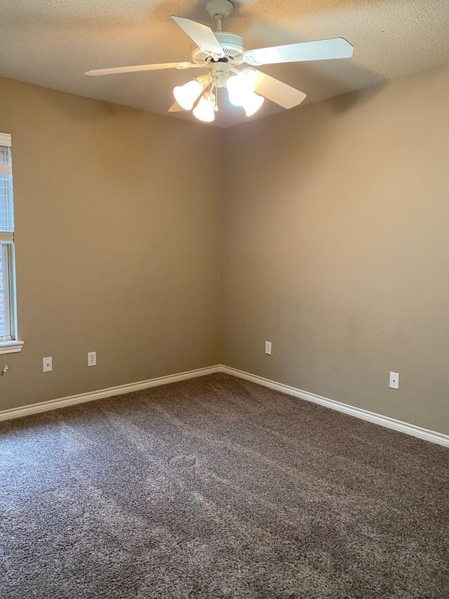 Building Photo - Great 4 Bedroom in Cooper District