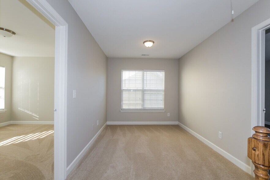 Building Photo - 1041 Ramsgate Dr SW