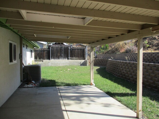 Building Photo - Spacious & Clean 4 Bdr 2 Ba 1 story home i...