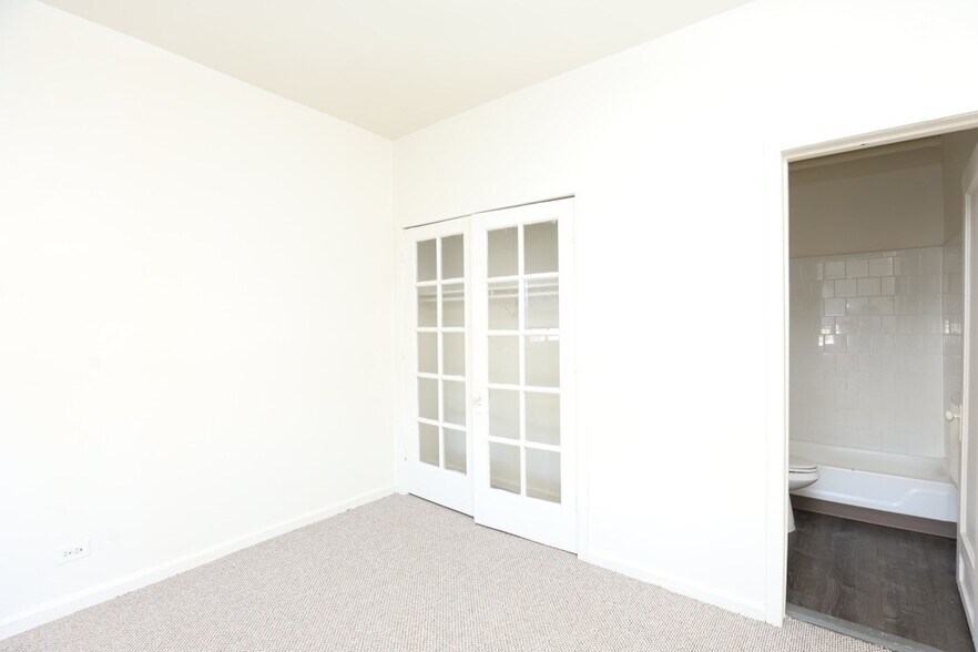 Building Photo - 3957 W Irving Park Rd