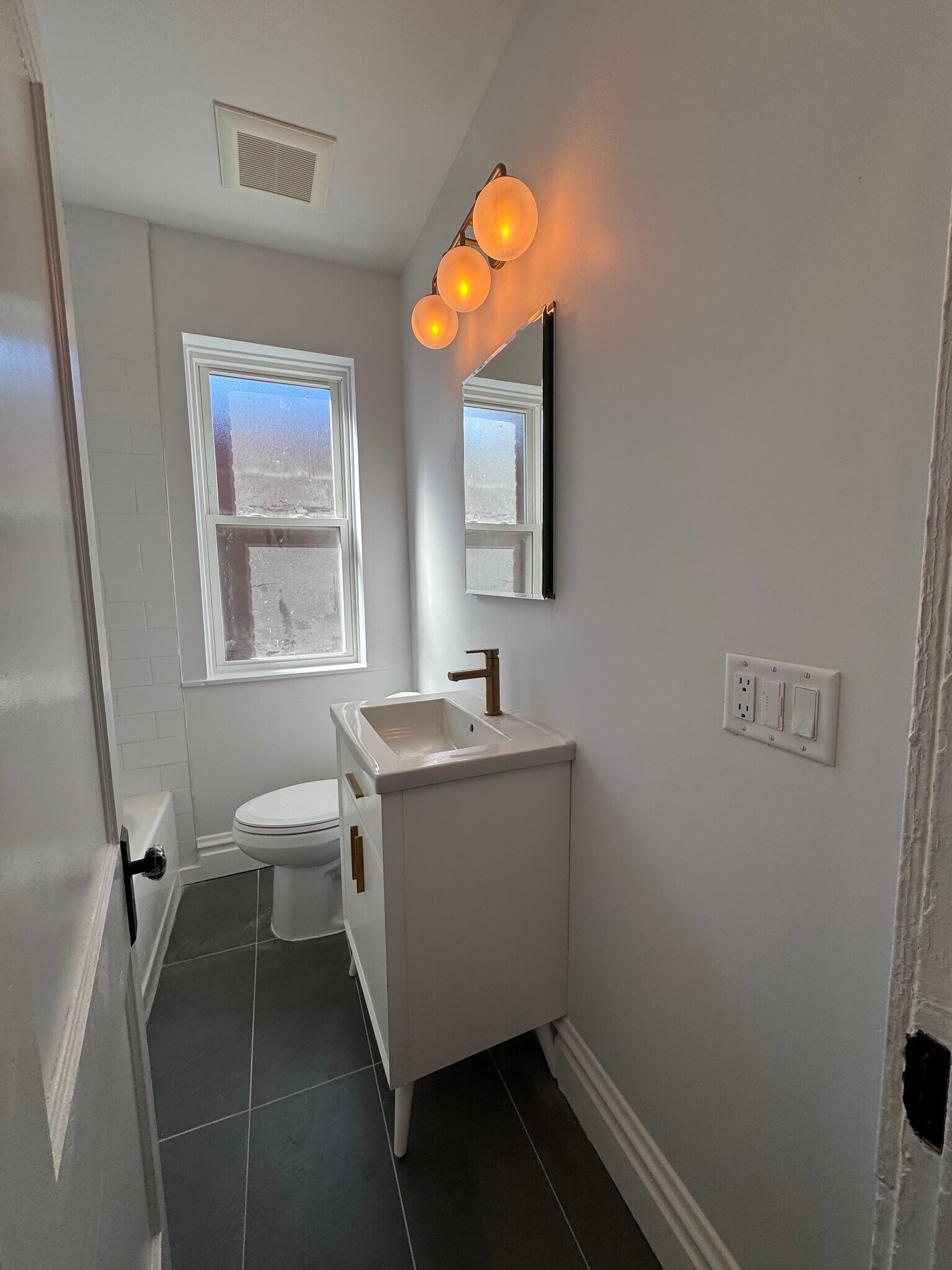 Building Photo - 5011 S Broadway