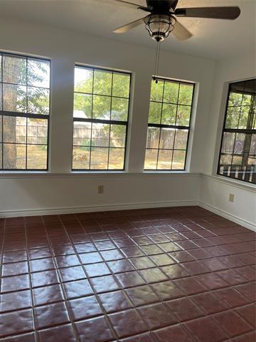 Building Photo - 2302 Mercedes Rd