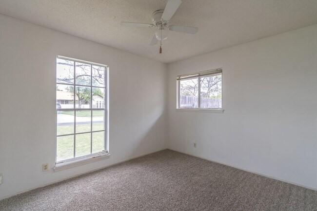 Building Photo - 8110 Exmoor Dr