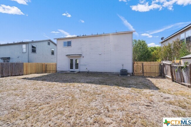 Building Photo - 624 NW Crossing Dr