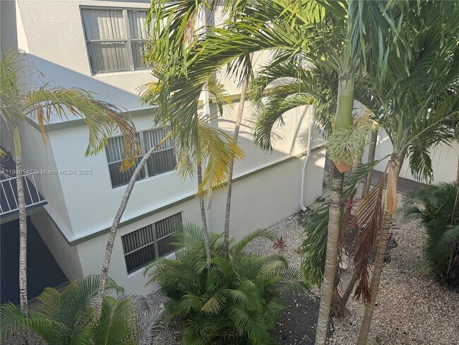 Building Photo - 4235 N University Dr