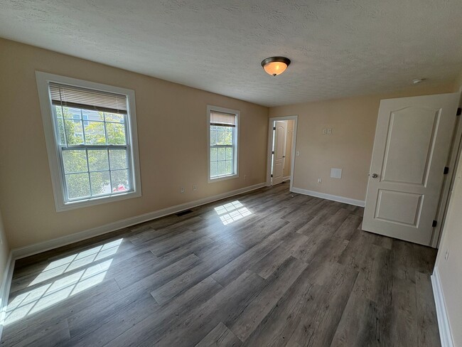 Building Photo - 730 Twisted Oak Dr NW