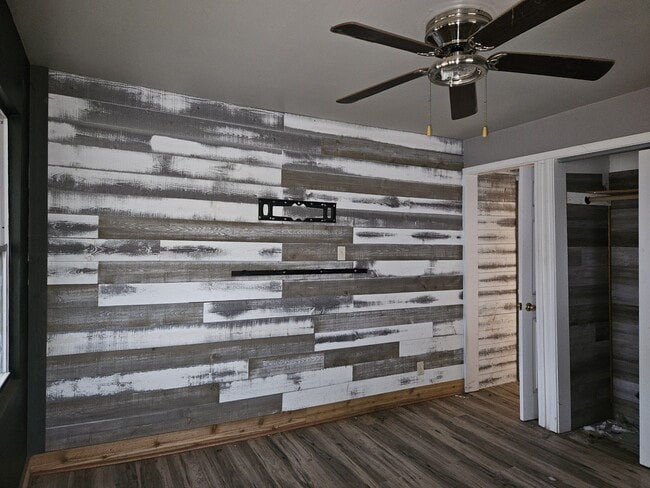 Building Photo - 4009 Oliver Ave