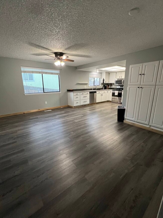 Building Photo - 100 Hills W Way