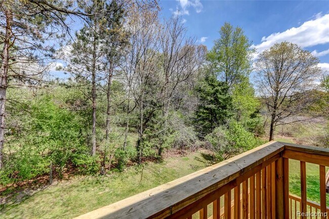 Building Photo - 8976 Lyniss Dr