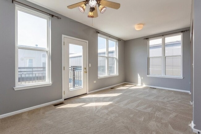 Building Photo - 3238 N Kilbourn Ave