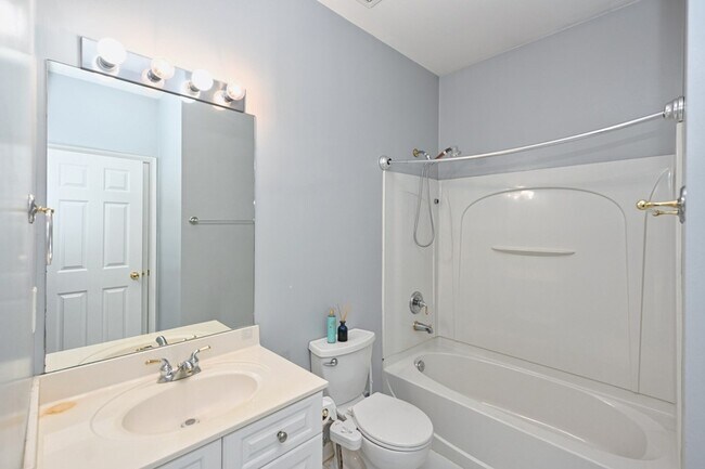 Building Photo - 1527 Gesshe Ct