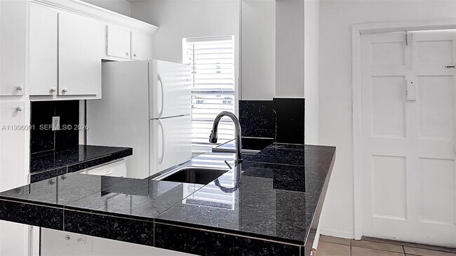 Building Photo - 2219 Polk St