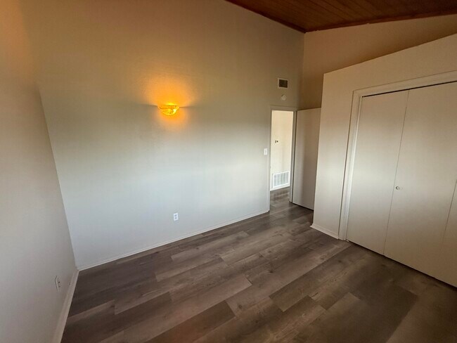 Building Photo - 7401 N Moberly Dr