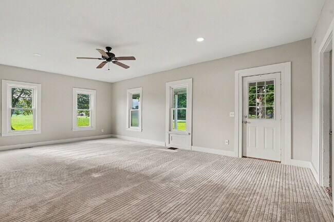 Building Photo - Updated farmhouse with privacy and views