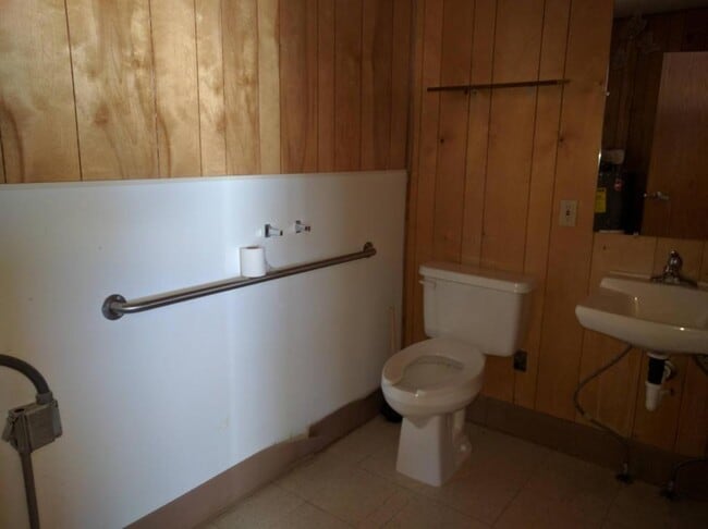 Building Photo - 313 1/2 13th Street