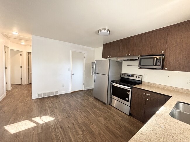 Building Photo - 516 S 900 W