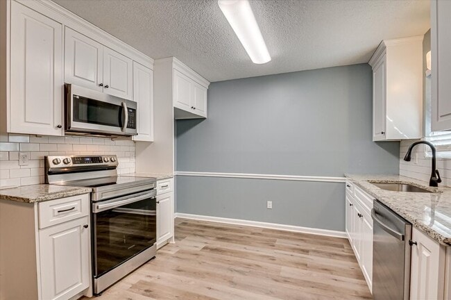 Building Photo - 2572 Tara Heights Cir